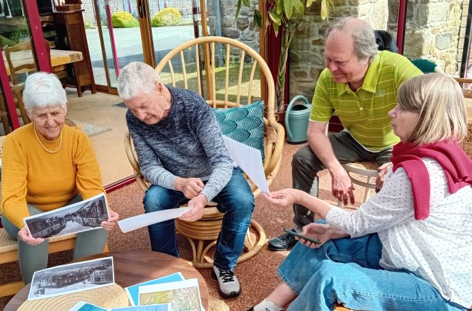 Collecte de témoignages ou ateliers mémoire